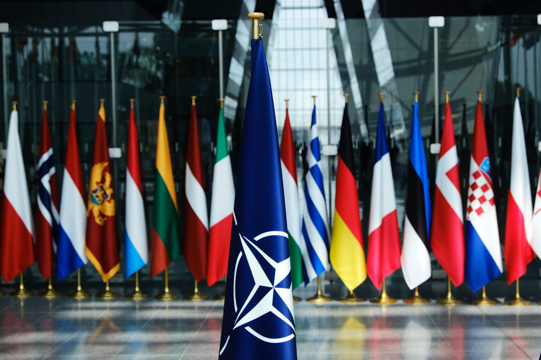 Нато тв. Североатлантический Альянс НАТО. Флаги саммит НАТО. NATO (North Atlantic Treaty Organization) - Североатлантический военный Альянс (НАТО).. США НАТО ЕС.